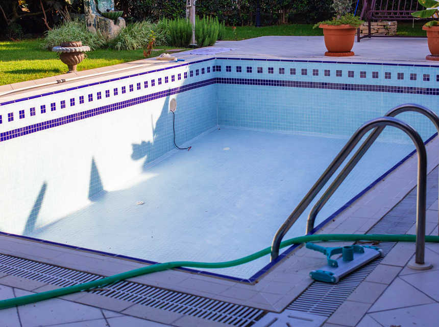 How to Drain a Pool?