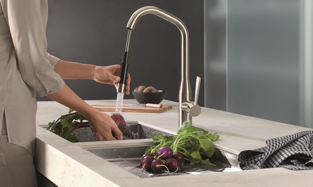 15 Best Luxury Kitchen Faucets to Allow You a Lot of Space for Cleaning Work